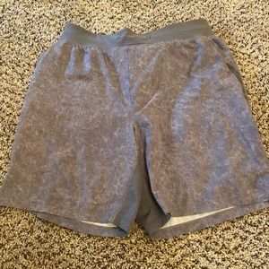 Men’s Lululemon liner-less athletic shorts